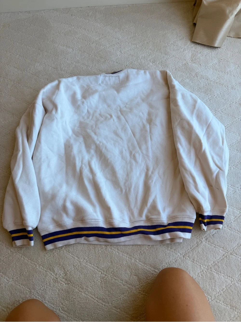 LAKERS Sweatshirt - Picture 4 of 4